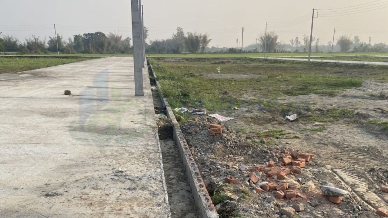 27,000 sq ft land for sale in Jainagar Rudrapur on Dineshpur Road with concrete roads and electricity infrastructure