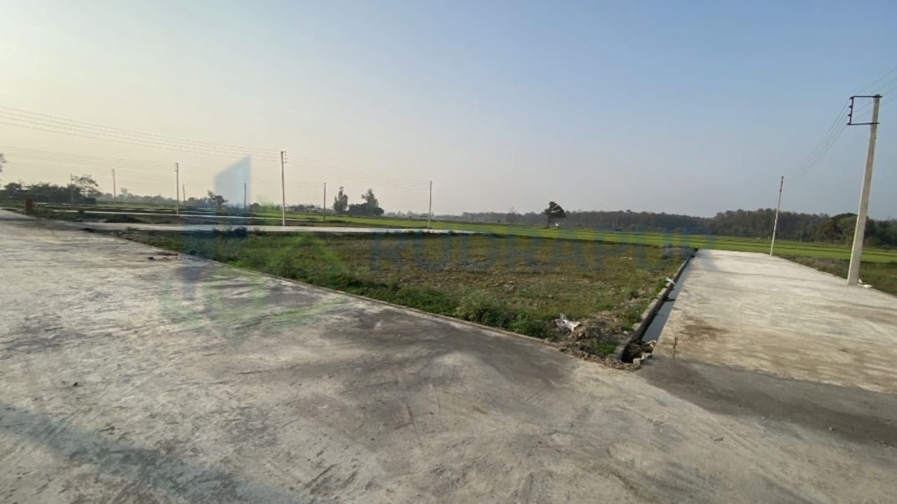 Plot for sale in Rudrapur under 30 lakh in Jainagar on Dineshpur Road with concrete roads and developing residential plots